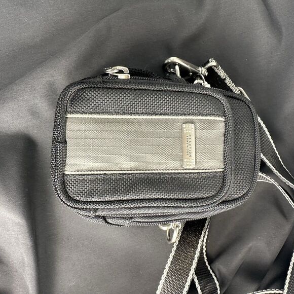 Kenneth Cole Reaction Small Digital / Film Camera Case with Shoulder Strap - Picture 2 of 6